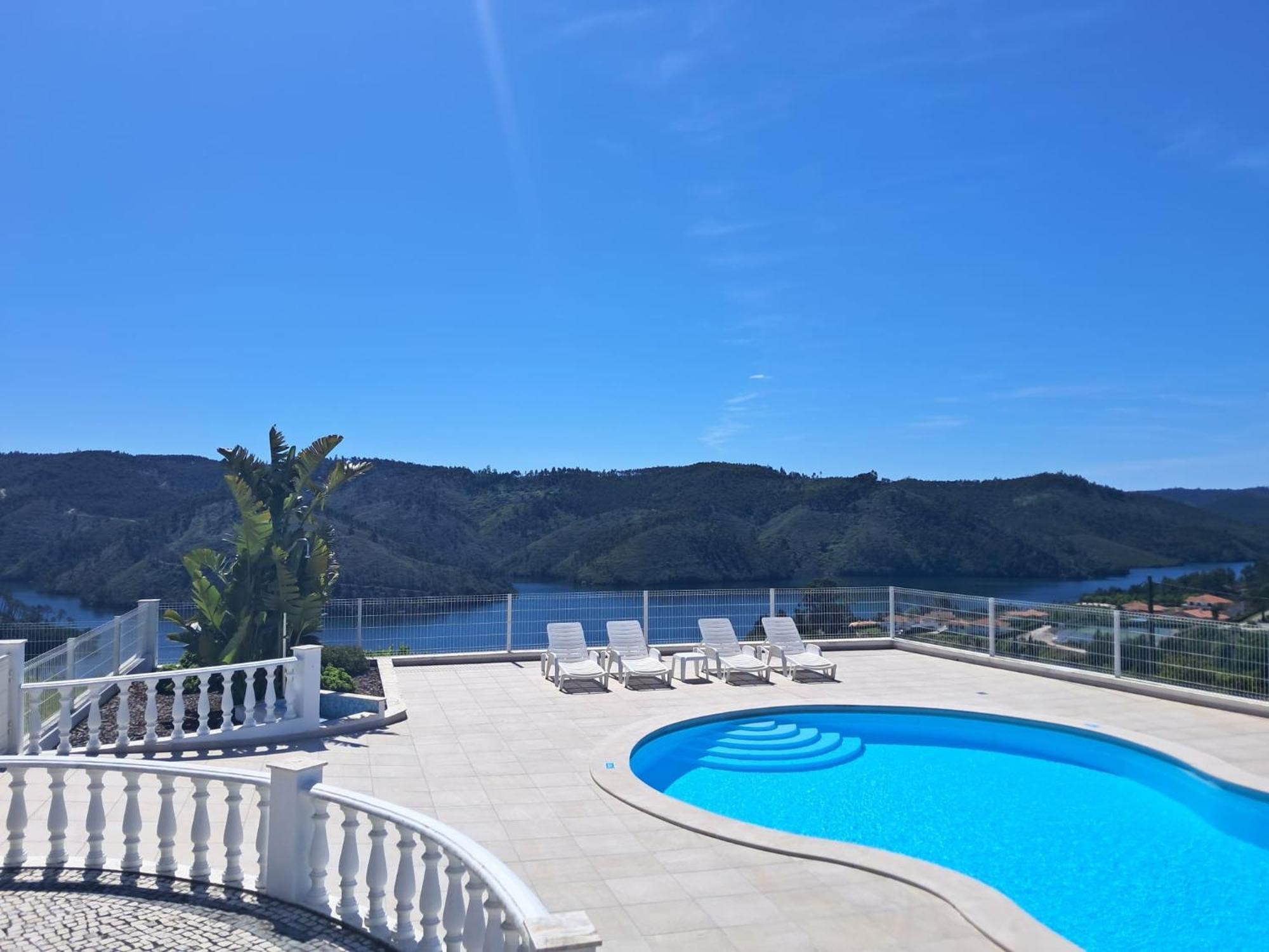 Lago Azul Villas Феррейра-ду-Зезере Екстер'єр фото